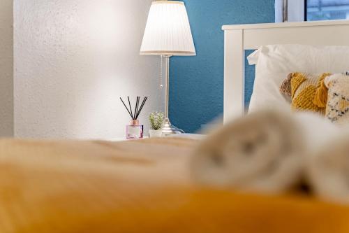 White House Apartment, near Broadway Plaza, 2 bedroom sleeps 5, Free wifi, Netflix, Бирмингем (фото 7)