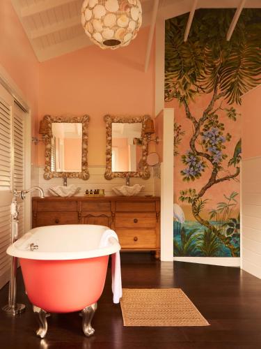 Bathroom, Coral Sands Inn & Cottages in Dunmore Town
