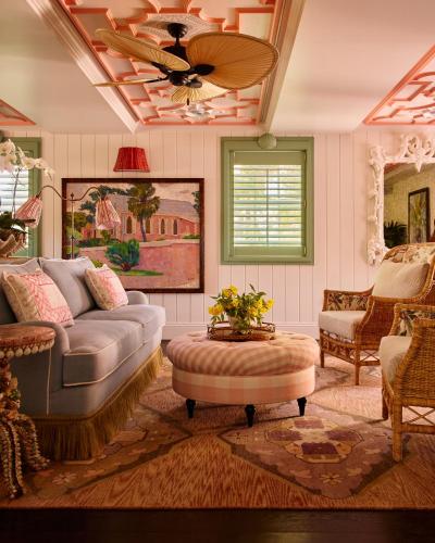 Lobby, Coral Sands Inn & Cottages in Dunmore Town