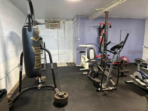 Diamond Apartment with GYM - 2 miles to Fort Sill & just blocks to downtown!