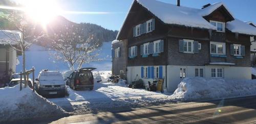 Gemütliches 2 Bettzimmer mit Gemeinschaftsbad und kleiner Küche (Gemutliches 2 Bettzimmer mit Gemeinschaftsbad und kleiner Kuche) in Alberschwende