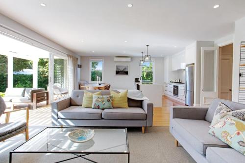 Solara Executive Villa with Air-Con and Backyard, Auckland (photo 6)