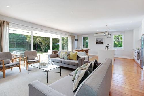 Solara Executive Villa with Air-Con and Backyard, Auckland (photo 8)