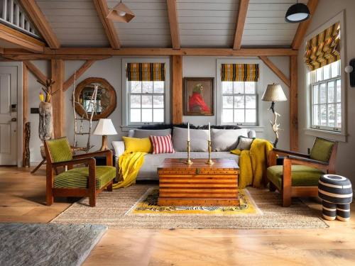Post & Beam - Stunningly Designed Luxury Home with Pool & Hot Tub, Pine Plains (photo 3)