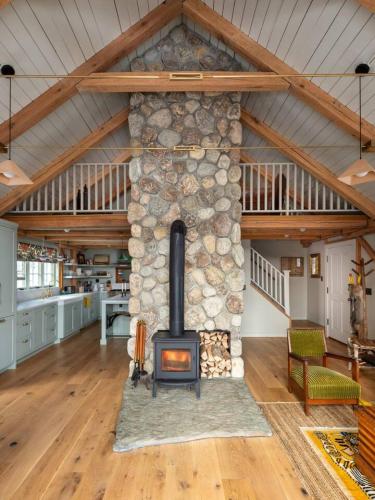Post & Beam - Stunningly Designed Luxury Home with Pool & Hot Tub, Pine Plains (photo 10)