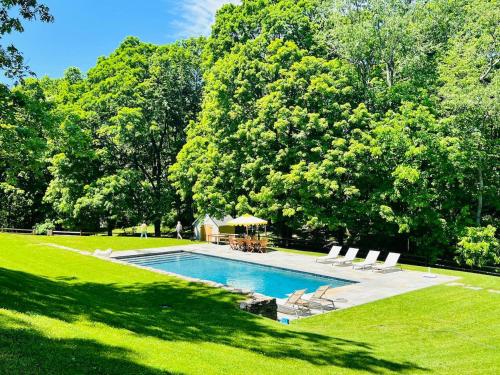 Post & Beam - Stunningly Designed Luxury Home with Pool & Hot Tub in Pine Plains