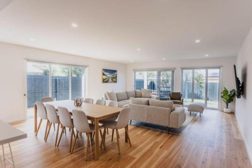 Olive Grove - stroll to the beach!
