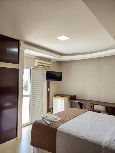 1 double bed, 1 twin bed