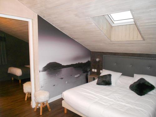 1 queen bed, 2 twin beds