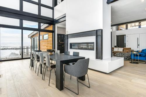 Mtn Views and Private Hot Tub Luxe Tetonia Retreat Mtn Views and Private Hot Tub Luxe Tetonia Retreat