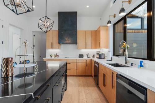 Mtn Views and Private Hot Tub Luxe Tetonia Retreat Mtn Views and Private Hot Tub Luxe Tetonia Retreat