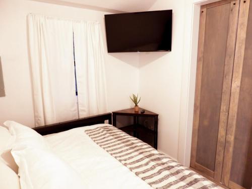 Serene Studio Retreat with Yard Serene Studio Retreat with Yard