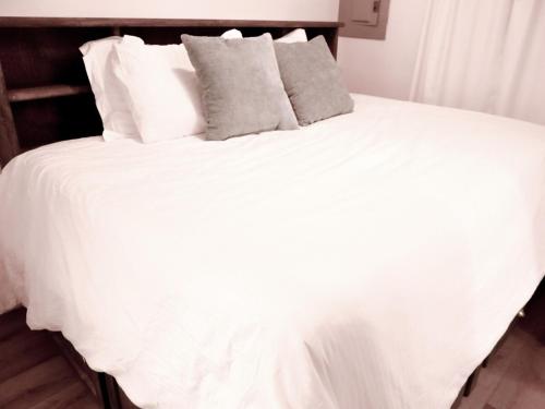 Serene Studio Retreat with Yard Serene Studio Retreat with Yard