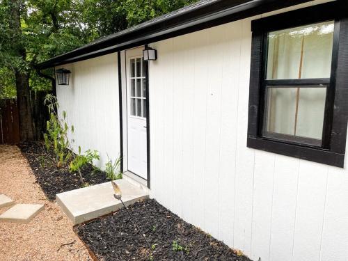 Serene Studio Retreat with Yard Serene Studio Retreat with Yard