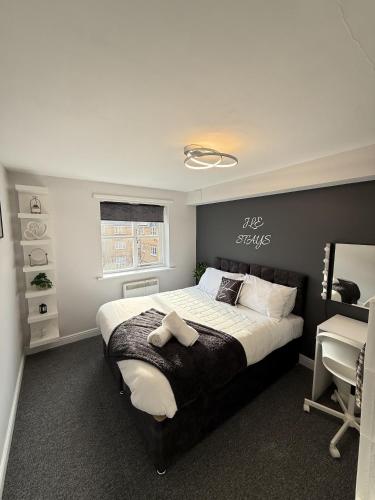 2 Bed Apartment in Greenwich, Free Parking, DLR, Londyn