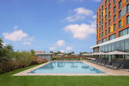 Swimming pool, Courtyard by Marriott Dakar Diamniadio in Dakar