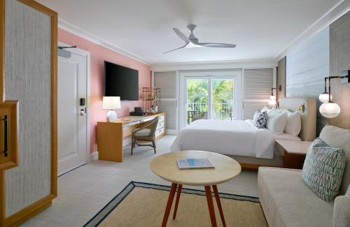 1 king bed, 1 sofa bed