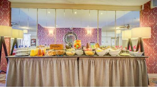 Adelaide House Hotel - Opposite Winter Gardens, Town Centre – Blackpool