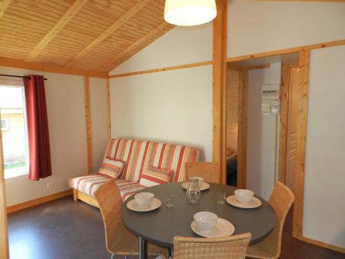 Holiday Home Gîtes Fialoux gîte à louer Menée