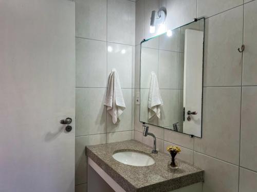 EM FRENTE à PRAIA, 2 quartos com vista mar, piscina, WiFi, estacionamento gratuito para 1 carro, até 6 pessoas