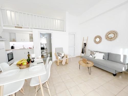 Rafaela Apartments - image 12