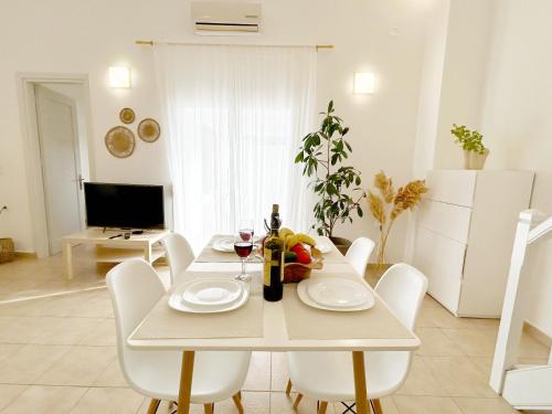 Rafaela Apartments - image 13