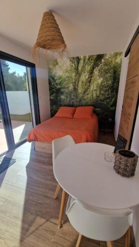 Halte Provence - 2 chambres - Piscine - Salle de bain privée - Parking gratuit (Halte Provence - 2 chambres - Piscine - Salle de bain privee - Parking gratuit) in Gignac-la-Nerthe