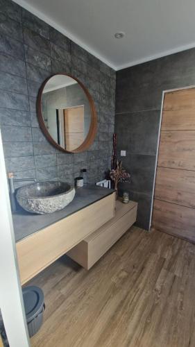 Vannas istaba, Halte Provence - 2 chambres - Piscine - Salle de bain privée - Parking gratuit (Halte Provence - 2 chambres - Piscine - Salle de bain privee - Parking gratuit) in Gignac-la-Nerthe