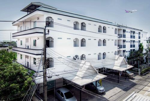 ทางเข้า, โรงแรมเดอะ ฟีนิกซ์ กรุงเทพฯ (The Phoenix Hotel Bangkok) near วัดลาดกระบัง