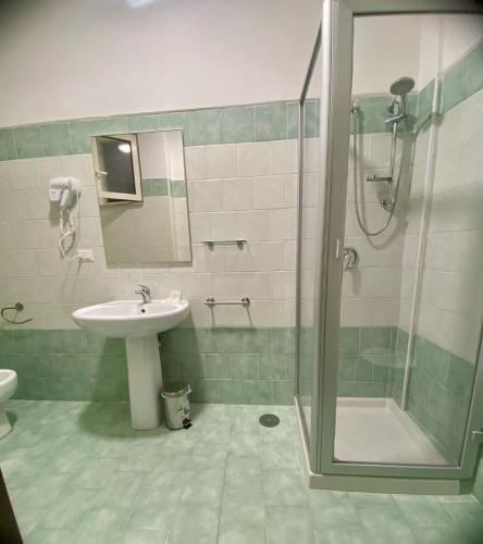 Standard Double Room image 10