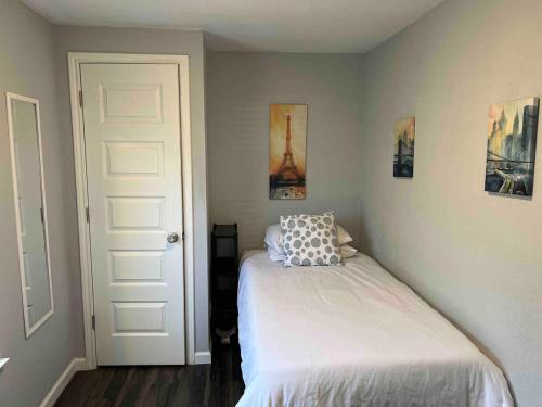 South Austin Cottage with Fiber Internet South Austin Cottage with Fiber Internet