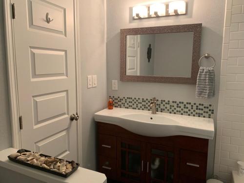 South Austin Cottage with Fiber Internet South Austin Cottage with Fiber Internet