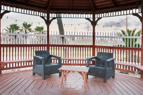 Swimming pool, Plantation Suites and Conference Center in Port Aransas (TX)