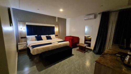 Immaculate Hotels and Apartments