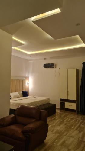 Immaculate Hotels and Apartments