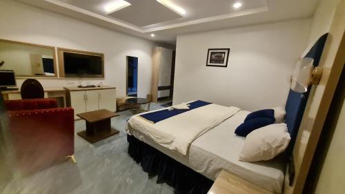 Immaculate Hotels and Apartments