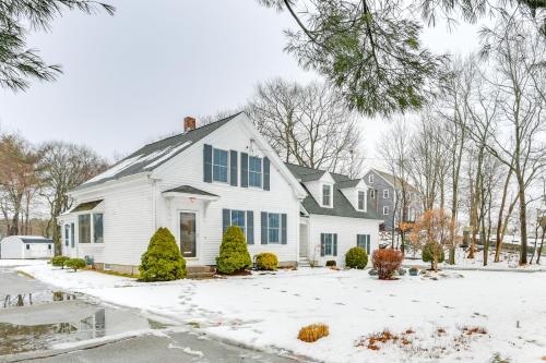 16 Mi to Boston: Home w/ Deck in Weymouth in Weymouth (MA)