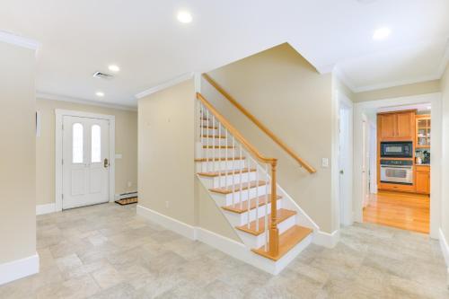 16 Mi to Boston: Home w/ Deck in Weymouth in Weymouth (MA)