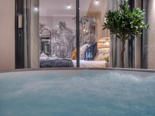 London Borough Market - hot tub, arcade & games, London