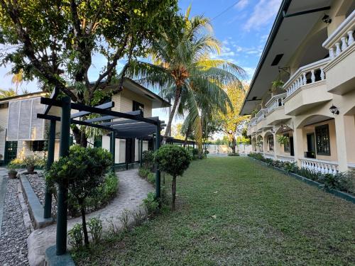 Apkārtne, La Planta Hotel in Bais