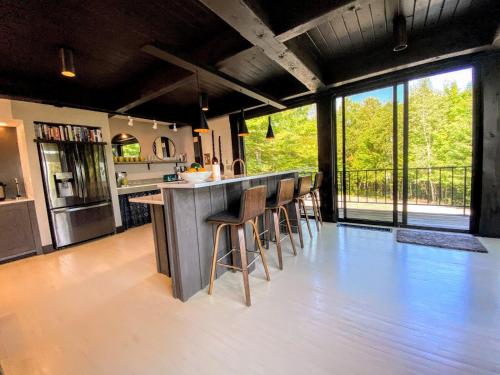 RLL Breathtaking views and grand unique style in Jefferson (NH)