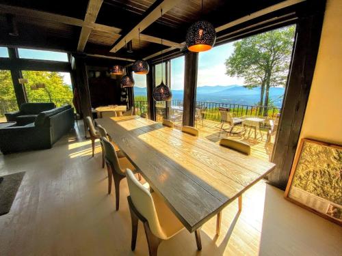 RLL Breathtaking views and grand unique style in Jefferson (NH)