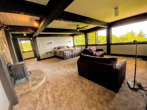 RLL Breathtaking views and grand unique style - image 13