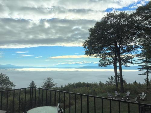 RLL Breathtaking views and grand unique style - image 14