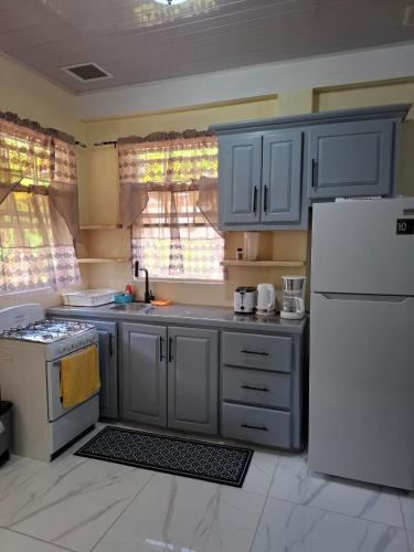 Tropical Suites in ชัวเซิล