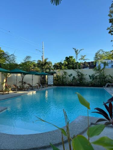 Peldbaseins, La Planta Hotel in Bais
