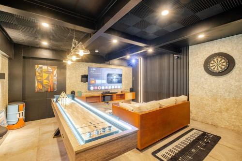 Wayan House with Hotspring Pool in Los Banos