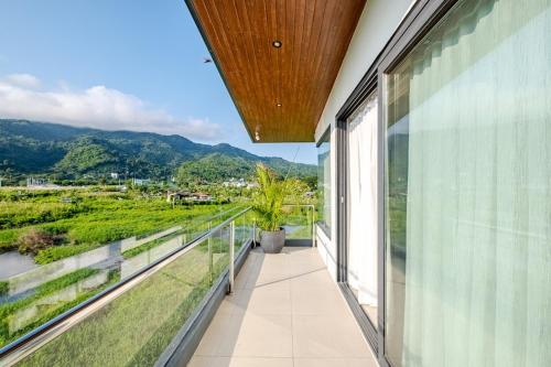 Wayan House with Hotspring Pool in Los Banos