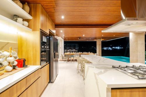 Wayan House with Hotspring Pool in Los Banos