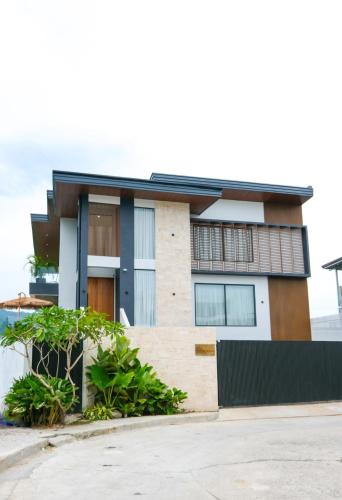 Wayan House with Hotspring Pool in Los Banos